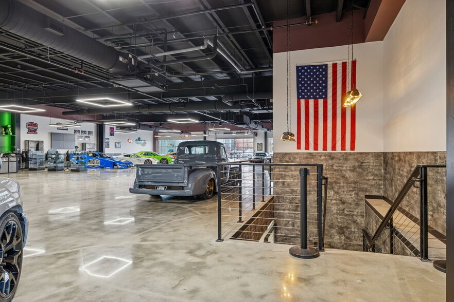 More Photos Of 702 Woodland St, Columbia Showroom For Sale