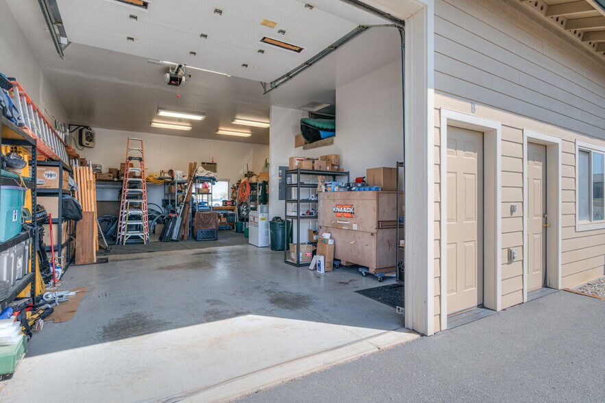 More Photos Of 723 N Curtis Ct, Sisters Industrial For Sale