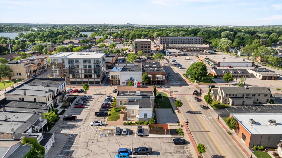 More Photos Of 416 George St, De Pere Office For Sale