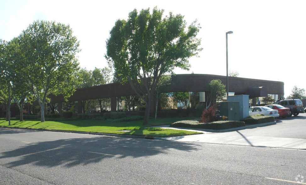 More Photos Of 18635 Sutter Blvd, Morgan Hill Research And Development For Lease