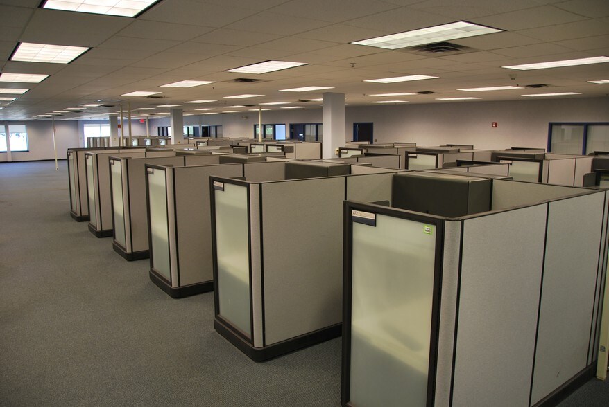 More Photos Of 40 Christopher Way, Eatontown Research And Development For Lease