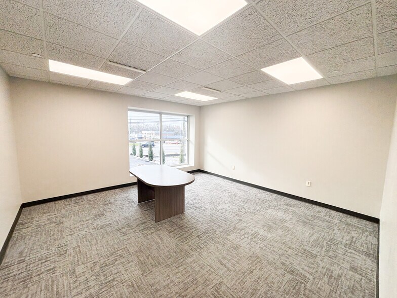 More Photos Of 3171 E Sunshine St, Springfield Office Residential For Lease