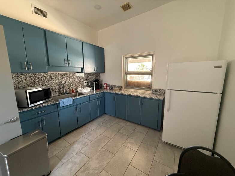 More Photos Of , El Paso Office For Sale