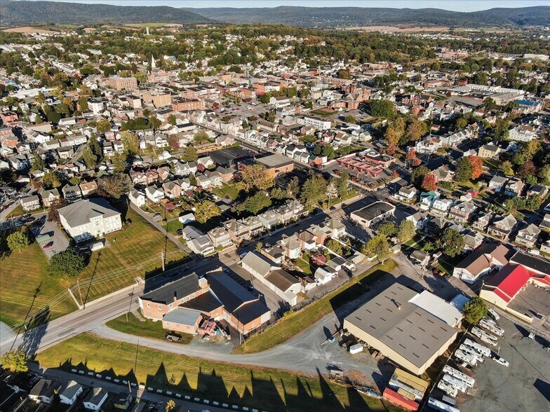 More Photos Of 128 W 3rd St, Waynesboro Freestanding For Sale