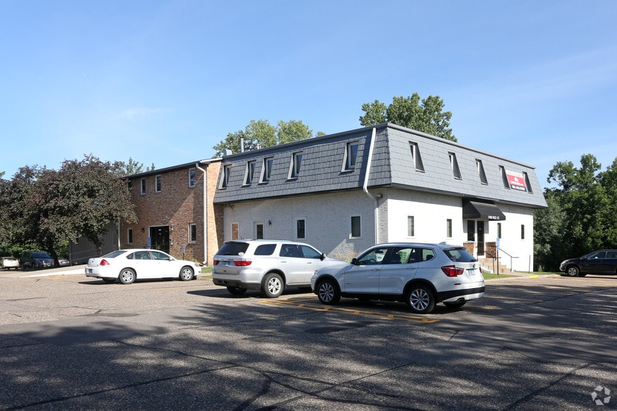 More Photos Of 2499 Rice St, Roseville Office For Lease