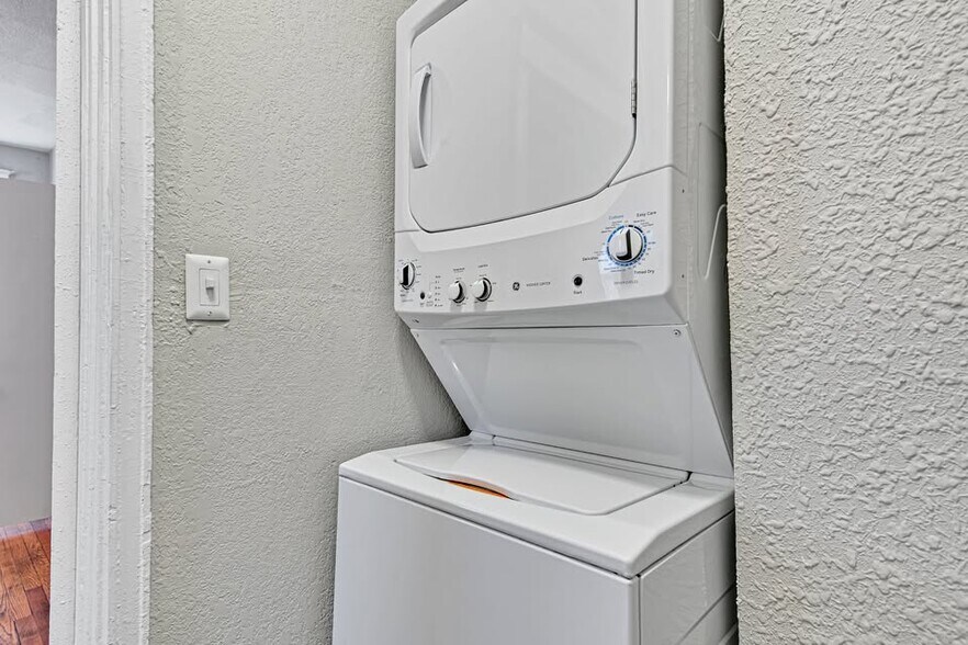 More Photos Of 1114 E Armour Blvd, Kansas City Apartments For Sale