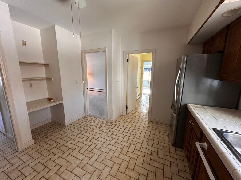 More Photos Of 54 Old Main St, South Yarmouth Flex For Sale