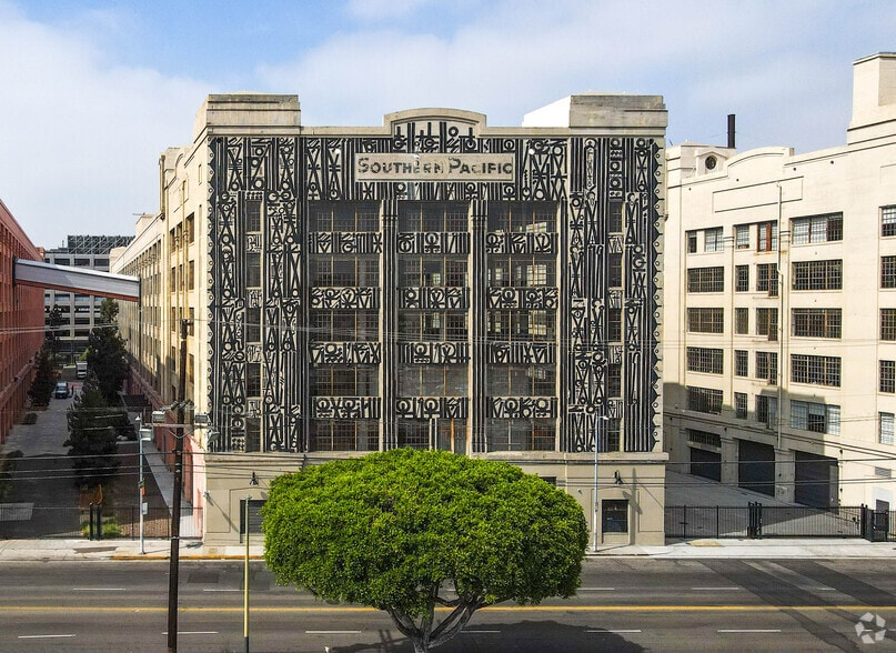 More Photos Of 757 S Alameda St, Los Angeles Loft Creative Space For Lease