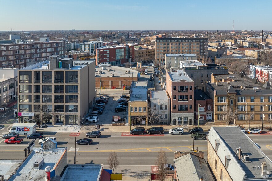 More Photos Of 2012 N Western Ave, Chicago Storefront Retail Residential For Lease