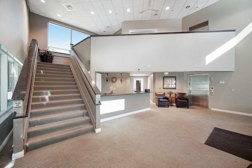 More Photos Of 1225 E Washington St, Joliet Flex For Sale