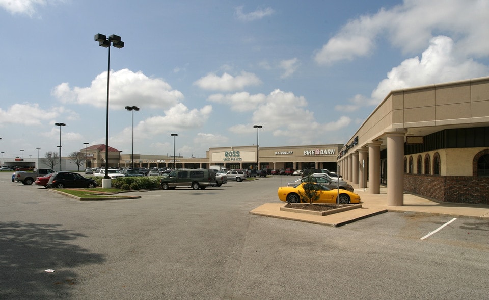 More Photos Of 7031-7099 Highway 6 N, Houston Unknown For Lease