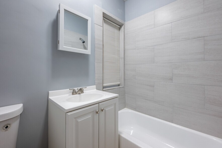 More Photos Of 4408-4414 S Drexel Blvd, Chicago Apartments For Sale