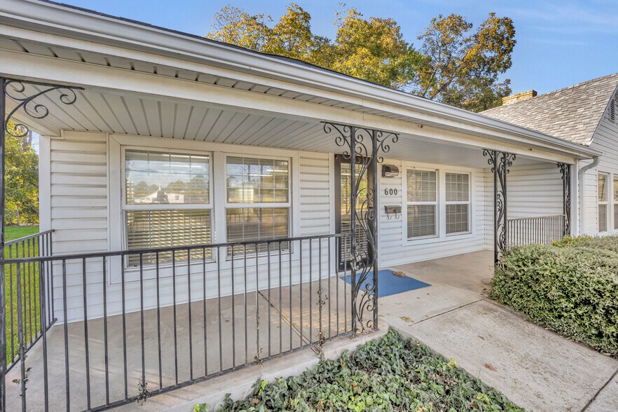 More Photos Of 600 S Davis Dr, Arlington Office For Lease