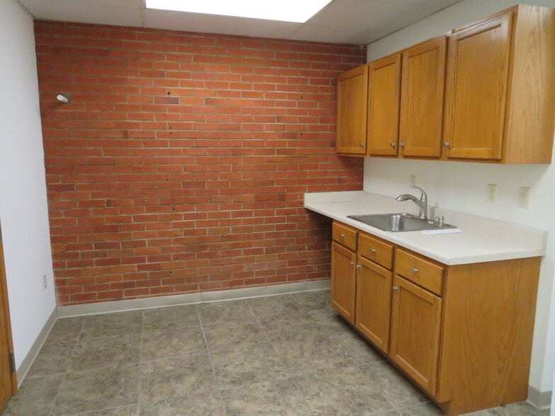 More Photos Of 311 S Nevada Ave, Colorado Springs General Retail For Sale