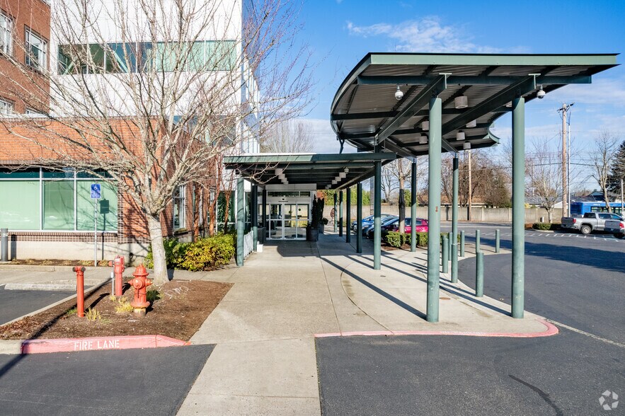 More Photos Of 24076 SE Stark St, Gresham Medical For Lease