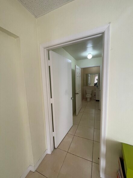 More Photos Of 960 Chalmer Dr, Marco Island Light Manufacturing For Sale