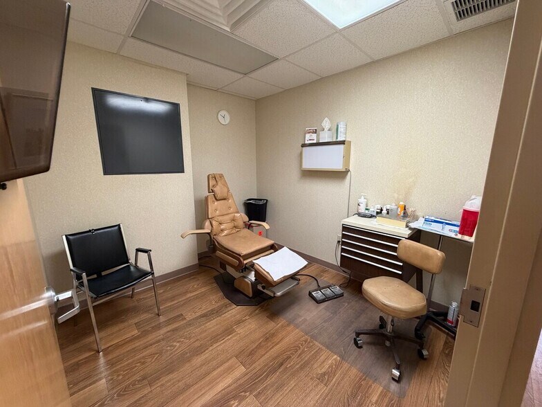 More Photos Of 2030 Center St, Northampton Flex For Lease