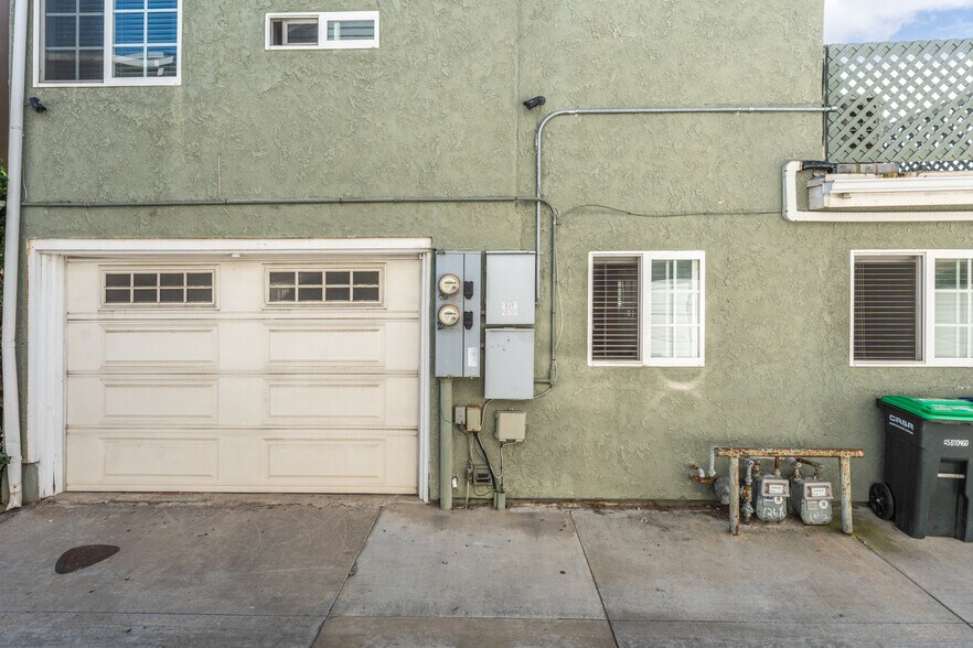 More Photos Of 126 E Balboa Blvd, Newport Beach Multifamily For Sale