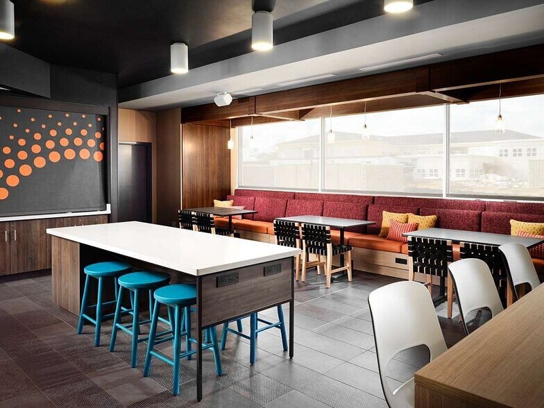 More Photos Of 1003 Landmark Blvd, Tupelo Hotel For Sale