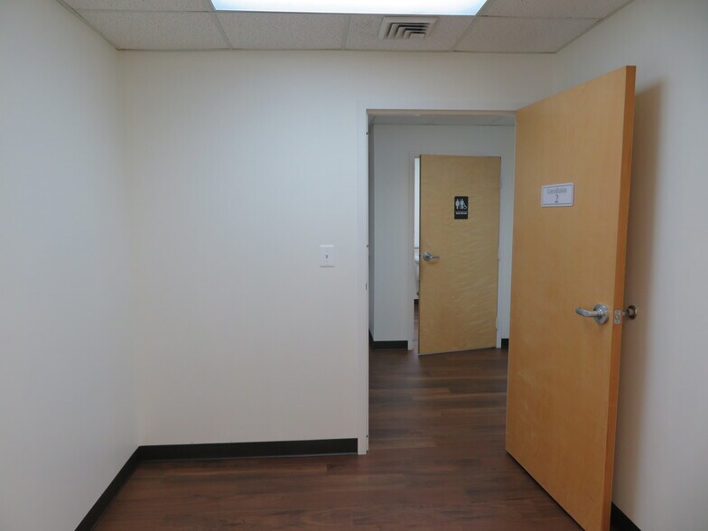 More Photos Of 3231-3233 Superior Ln, Bowie Medical For Lease