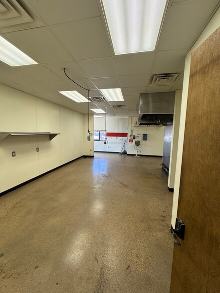 More Photos Of 110 N Jim Wright Fwy, Fort Worth Storefront For Lease