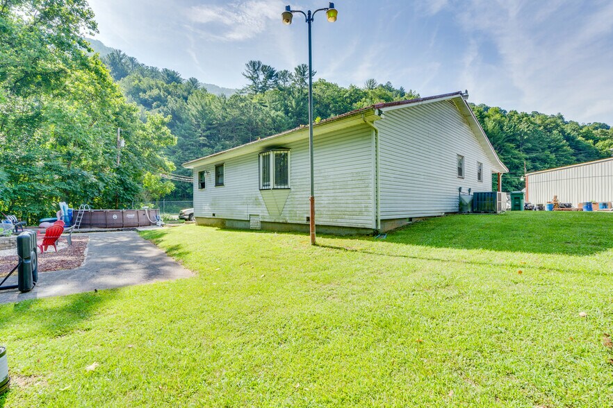 More Photos Of 5560 Highway 19 E, Hampton Manufacturing For Sale