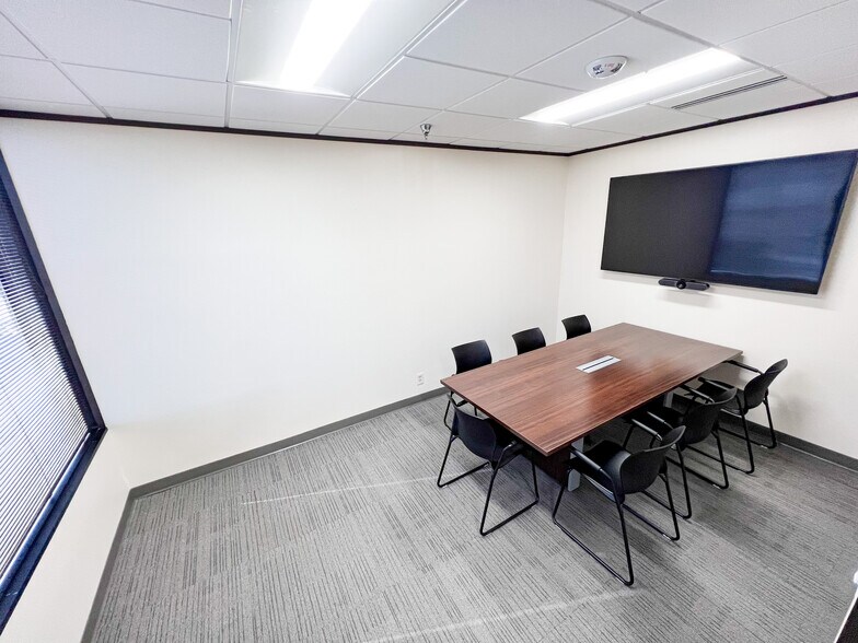 More Photos Of 500 W Illinois Ave, Midland Office For Lease