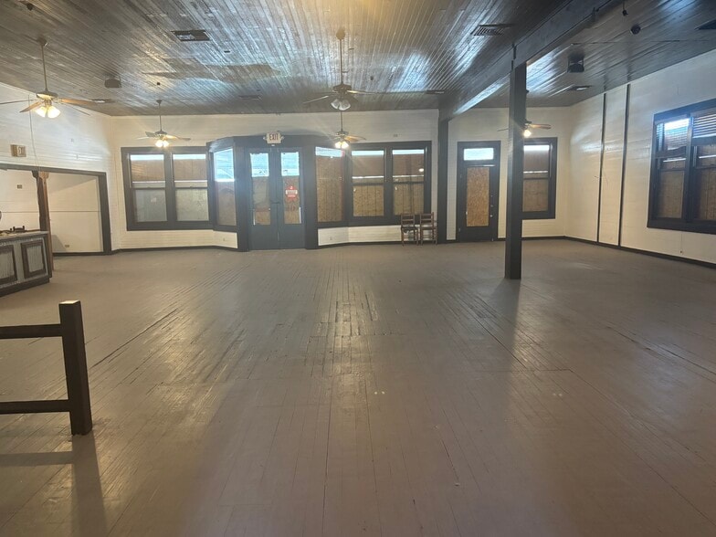 More Photos Of 13525 Wetmore Rd, San Antonio Restaurant For Lease