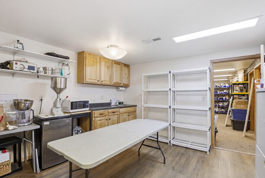 More Photos Of 713 Cooper Ave, Glenwood Springs General Retail For Sale