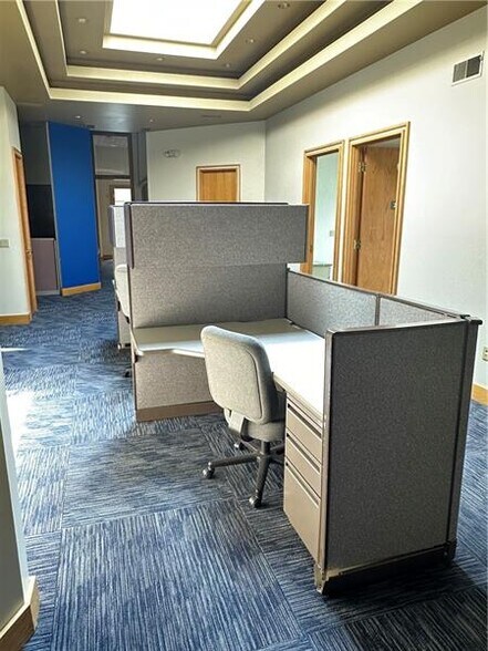 More Photos Of 10431 Perry Hwy, Wexford Office For Sale