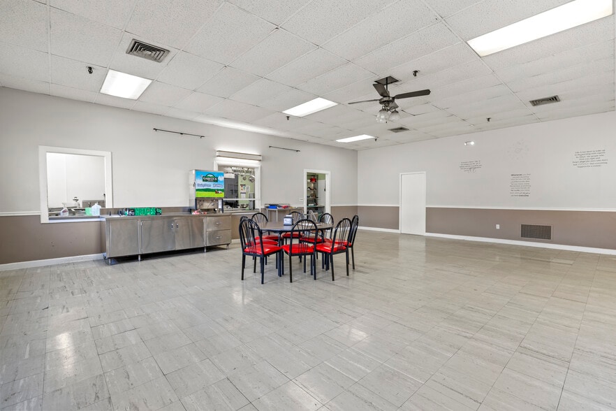 More Photos Of 281 N Main St, Brockton Flex For Sale