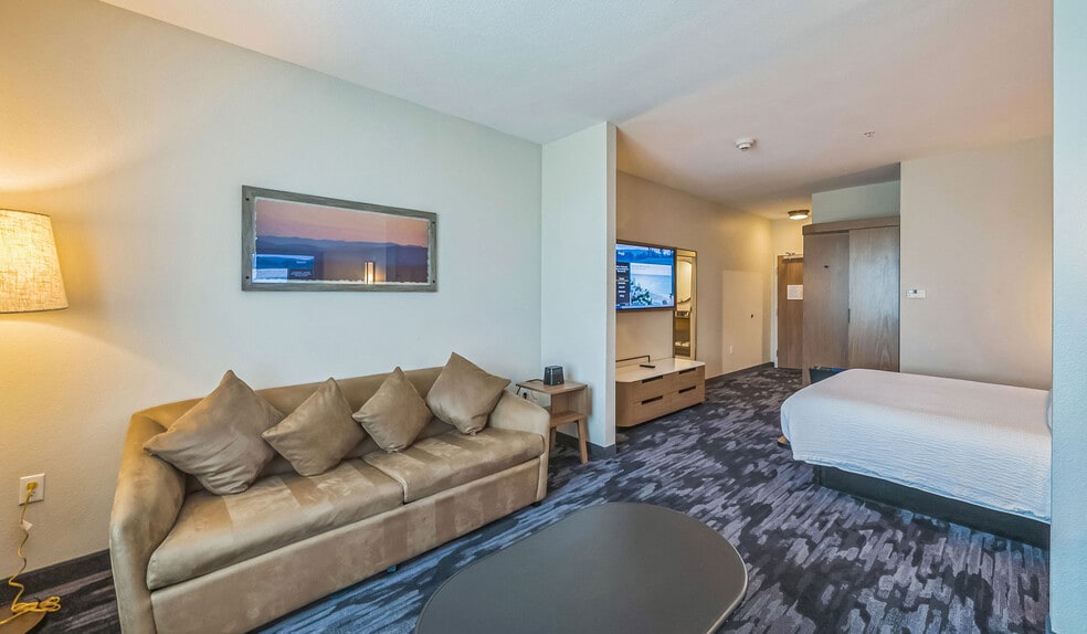 More Photos Of 409 N Clark Rd, Cedar Hill Hotel For Sale