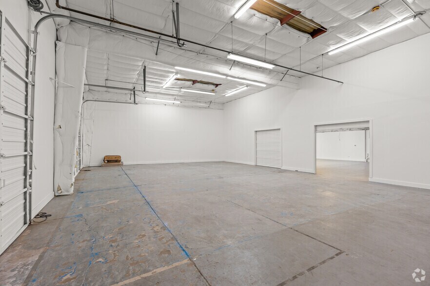 More Photos Of 1213 W Carrier Pky, Grand Prairie Unknown For Lease