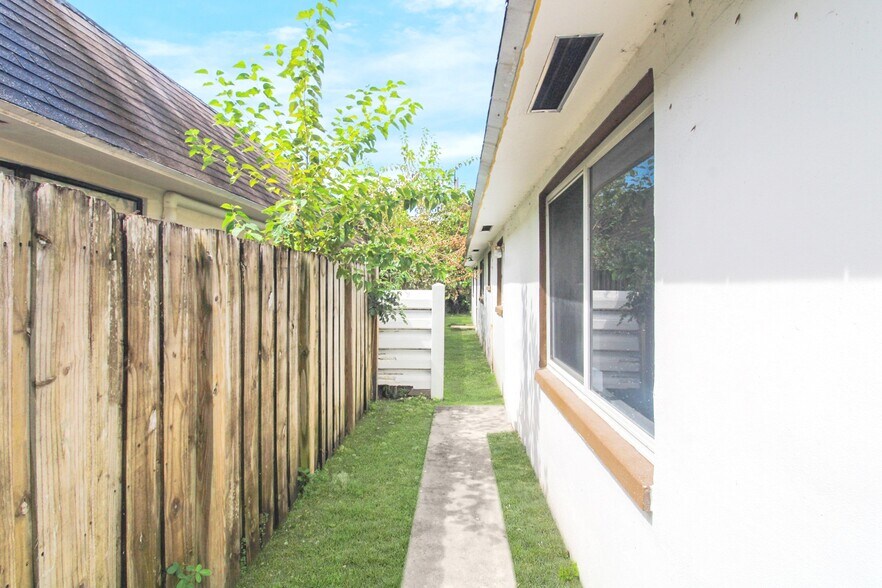 More Photos Of 1519-1521 NW 8th Ave, Fort Lauderdale Apartments For Sale