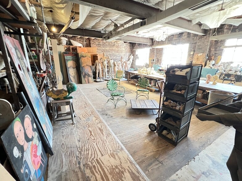 More Photos Of 1438-1442 Light St, Baltimore Showroom For Sale