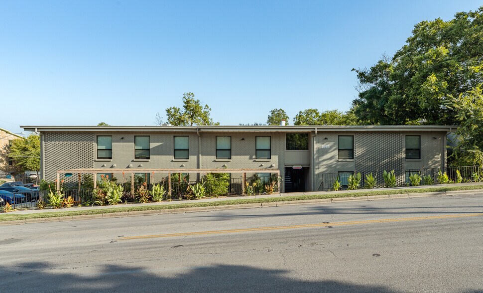 More Photos Of 1915 E Martin Luther King Jr Blvd, Austin Office Residential For Lease