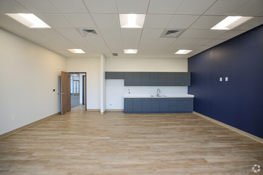 More Photos Of I-71 & I-76 Hwy, Burbank Industrial For Lease