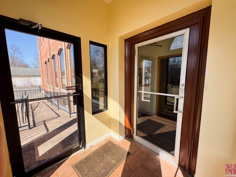 More Photos Of 199 Oakwood Ave, West Hartford Medical For Sale