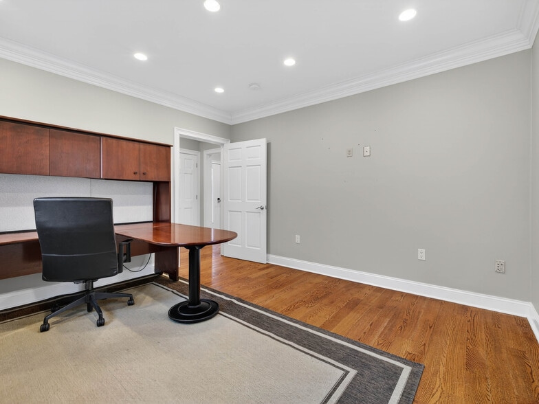 More Photos Of 3 Fort Rachel Pl, Mystic Office Residential For Lease