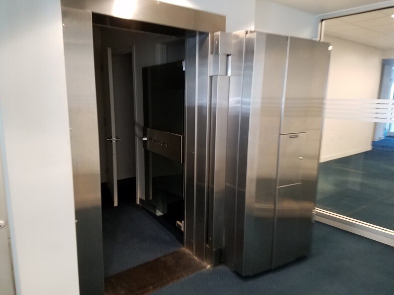 More Photos Of 215 Main St, Fort Lee Office For Sale