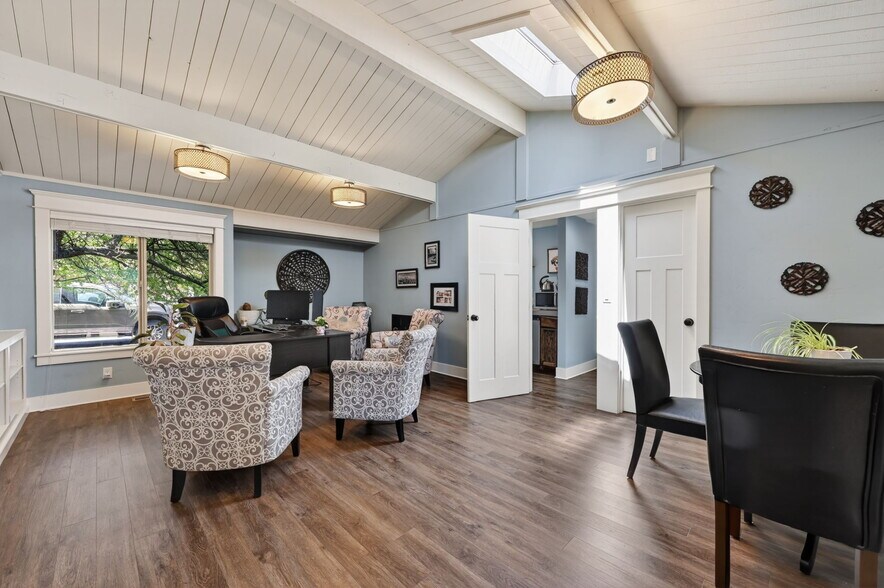 More Photos Of 1720 NE 4th St, Bend Office For Sale