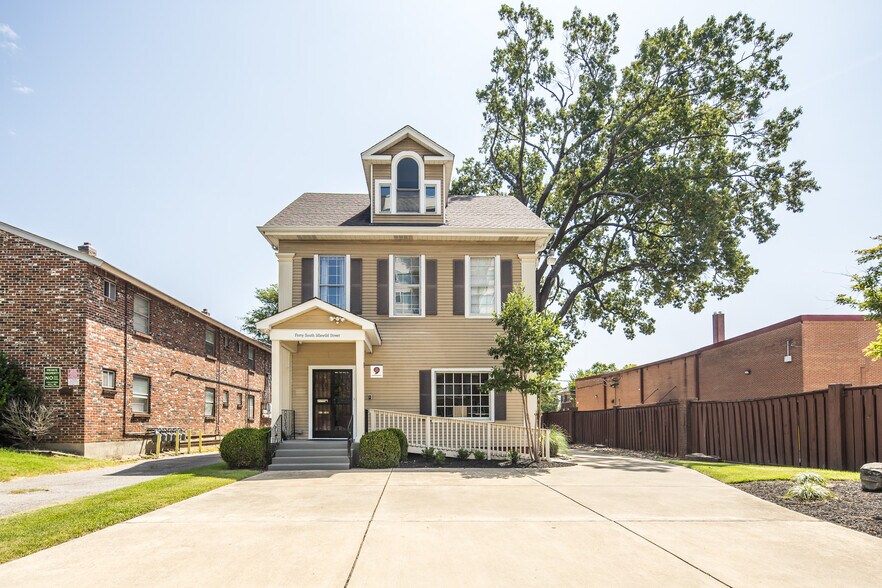 More Photos Of 40 S Idlewild St, Memphis Office For Sale