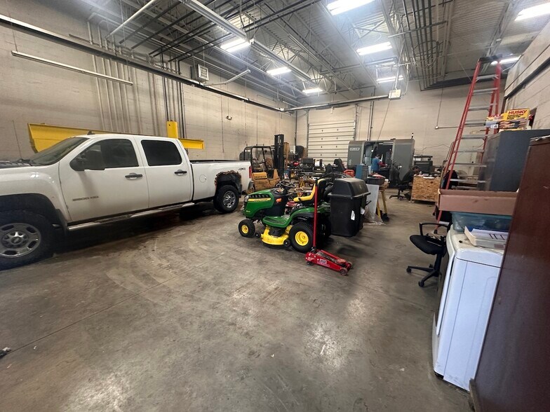More Photos Of 3408 Busch Dr SW, Grandville Manufacturing For Sale