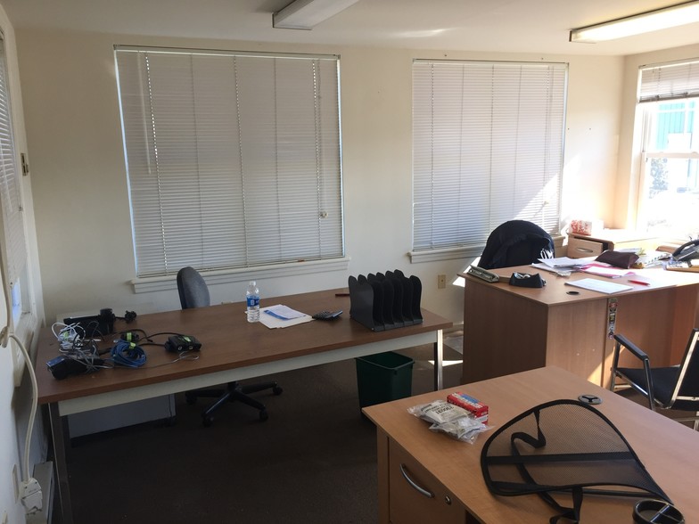 More Photos Of 1499 E Philadelphia Ave, Gilbertsville Storefront Retail Residential For Sale