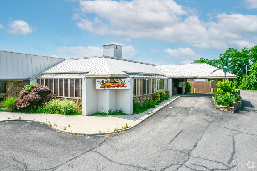 More Photos Of 901 Dual Hwy, Hagerstown Restaurant For Sale