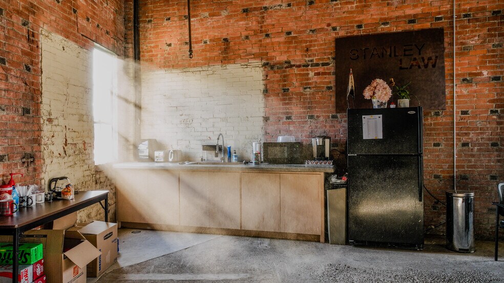 More Photos Of 10 N Milby St, Houston Warehouse For Lease