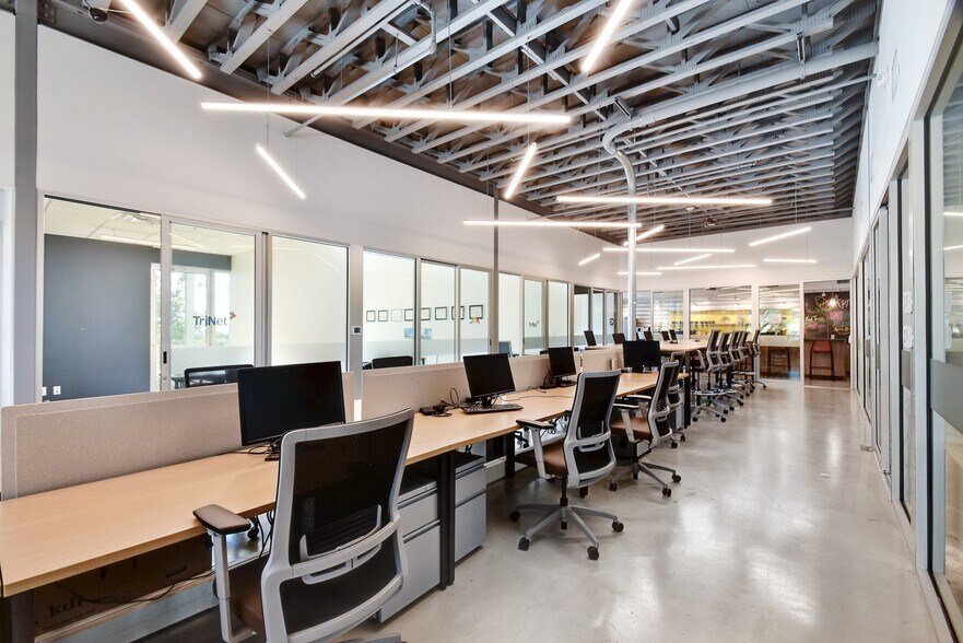 More Photos Of 18911 Hardy Oak Blvd, San Antonio Medical For Lease