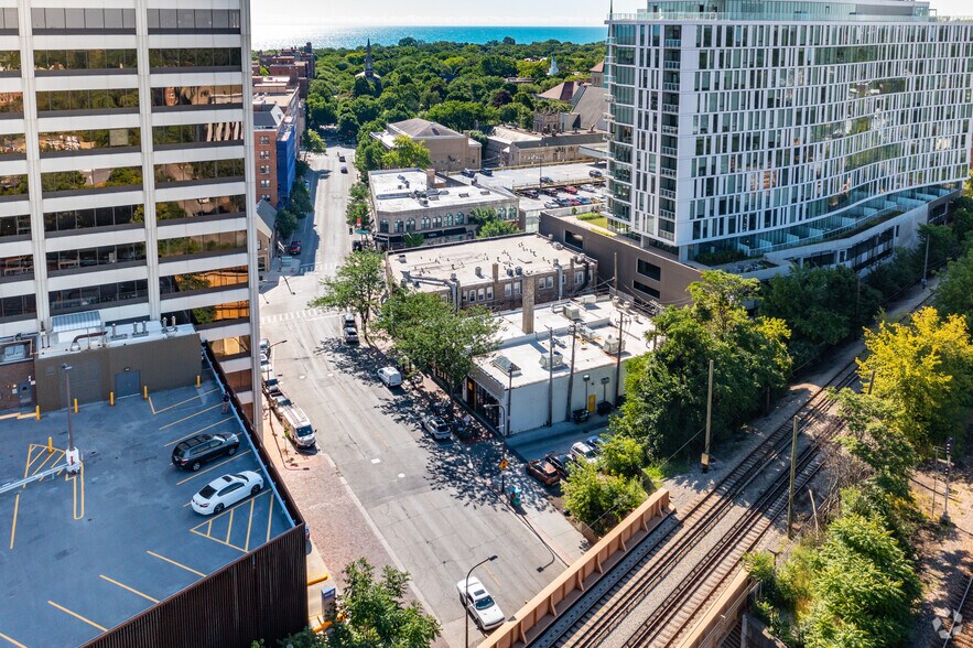 More Photos Of 810-812 Grove St, Evanston Bar For Sale