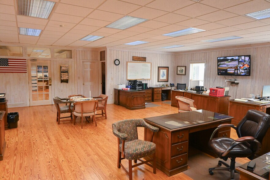 More Photos Of 109A Wholesale Ave NE, Huntsville Office For Sale