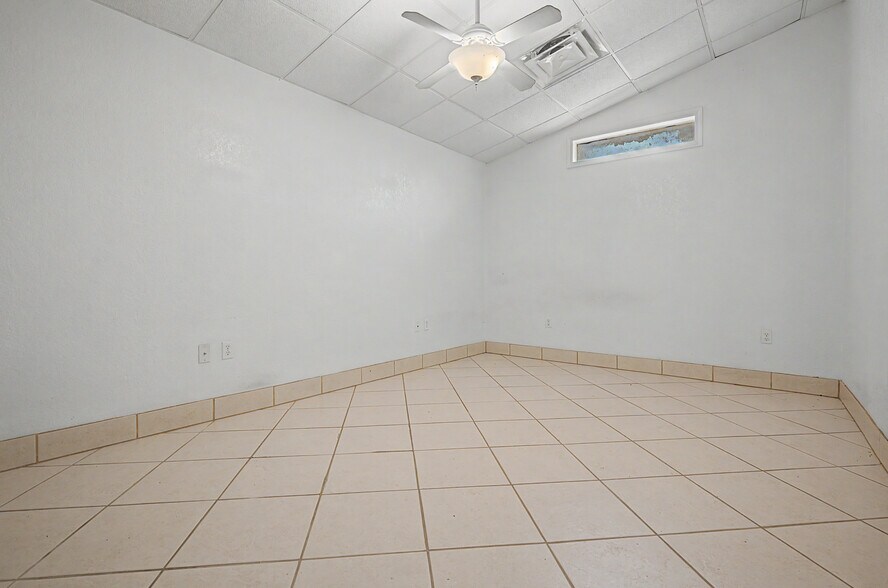 More Photos Of 2160 Laurence Dr, Clearwater Office For Sale